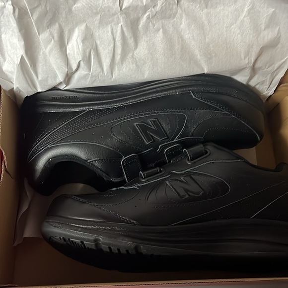 New Balance Shoes New In Box Mens New Balance Black Velcro 577v